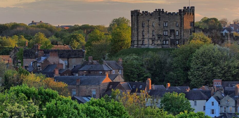Durham Castle, c Pixabay user emphyrio