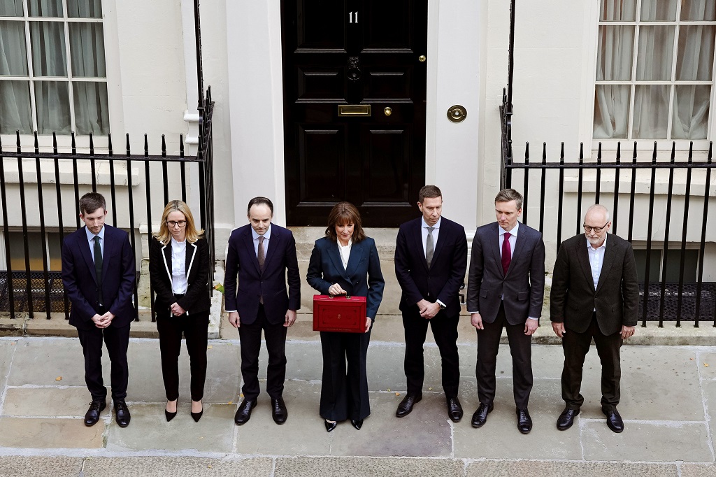 Rachel Reeves and Treasury team, c Ben Dance, FCDO